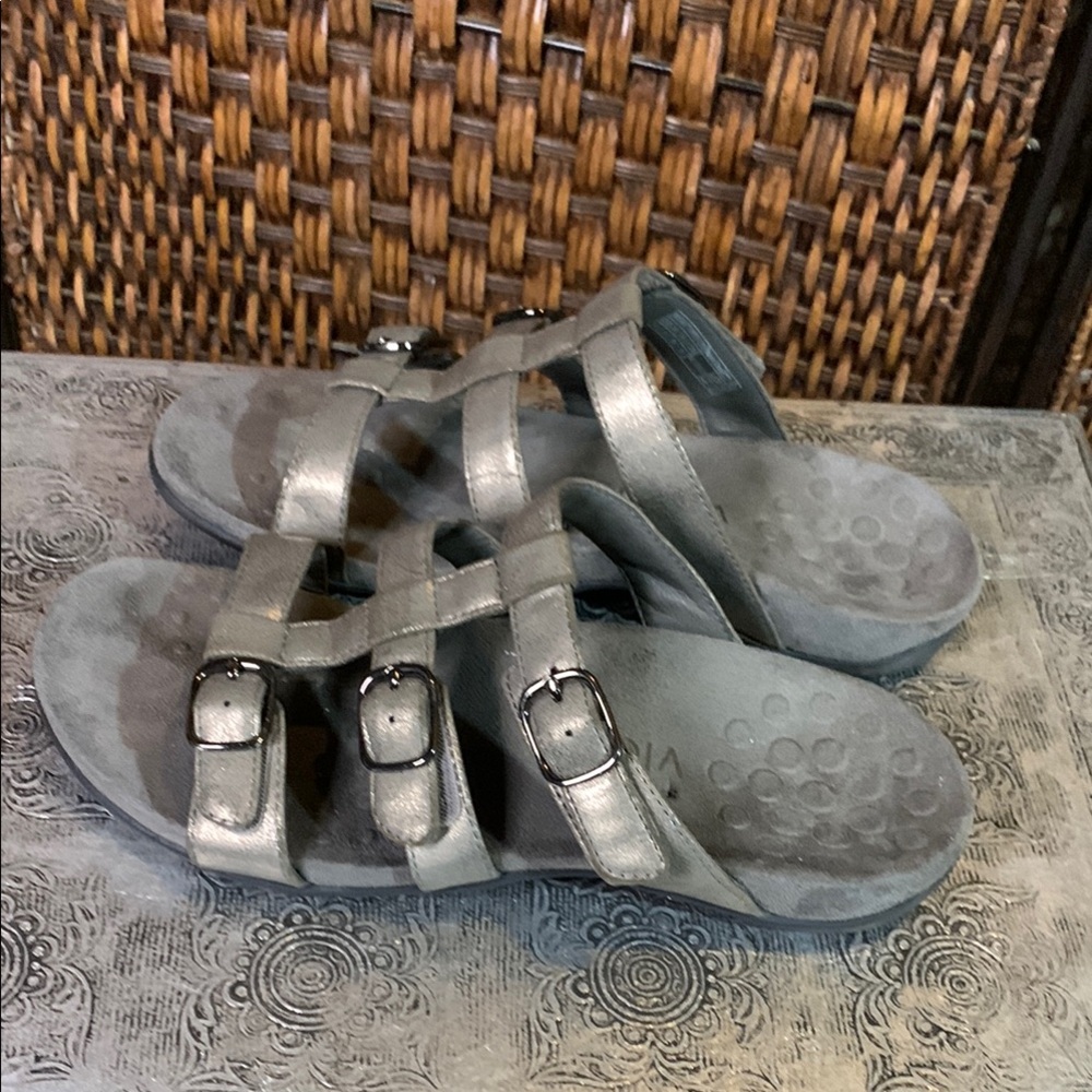 🚫SOLD🚫Vionic Leather Strappy Sandals in Gold and Gray Size 8